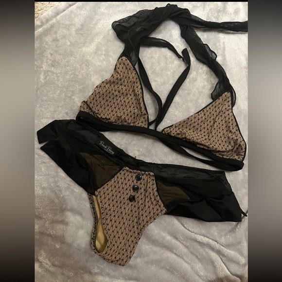 Beach Bunny rate black and beige bikini 2 piece swimsuit Top & bottoms are sz L